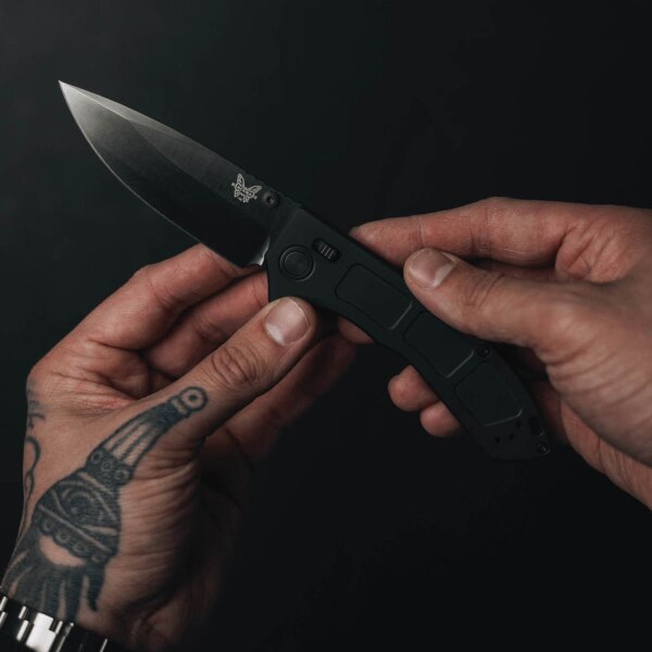 Benchmade-Narrows AXIS-748BK-01